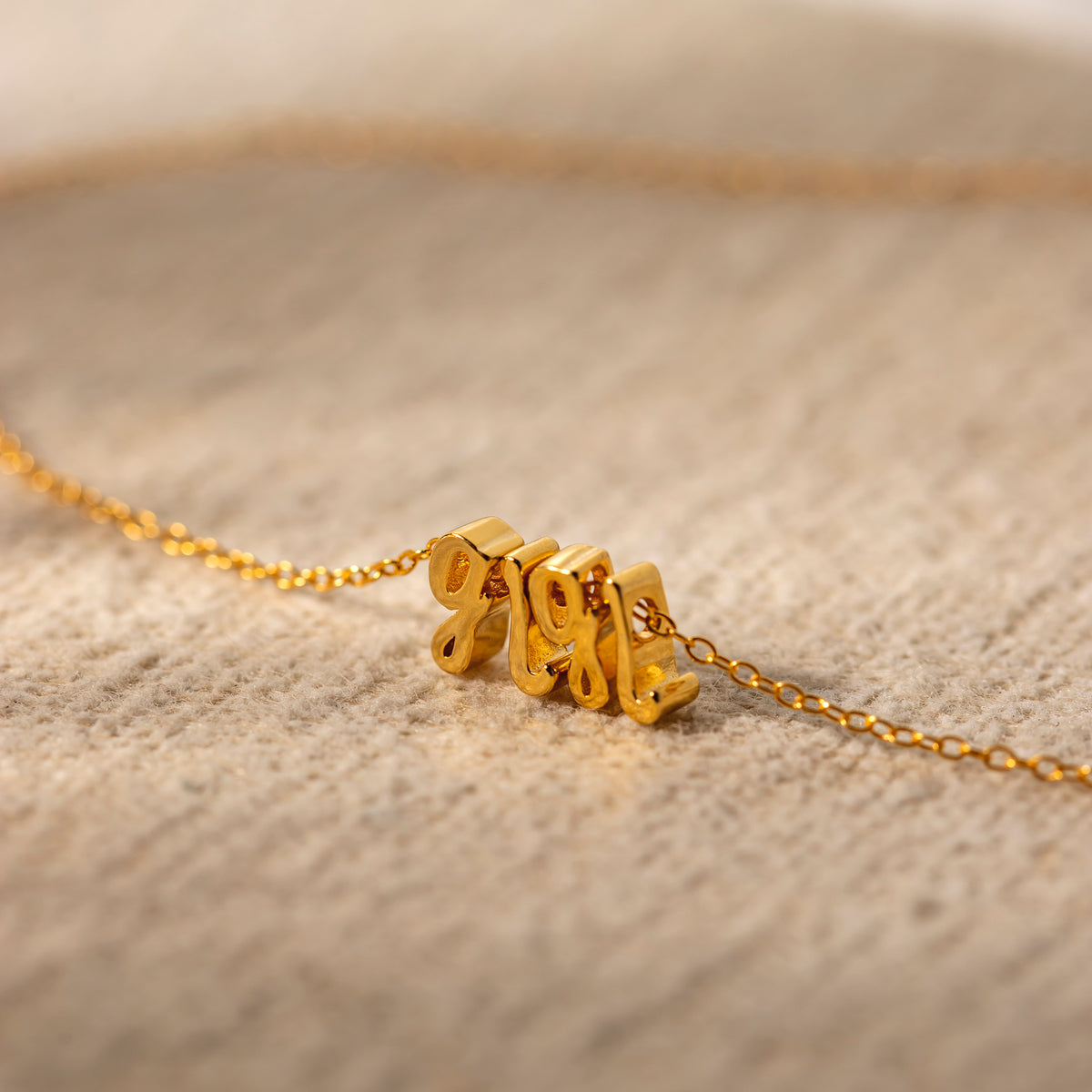 Cursive Name Necklace – Personalized Minimalist Jewelry