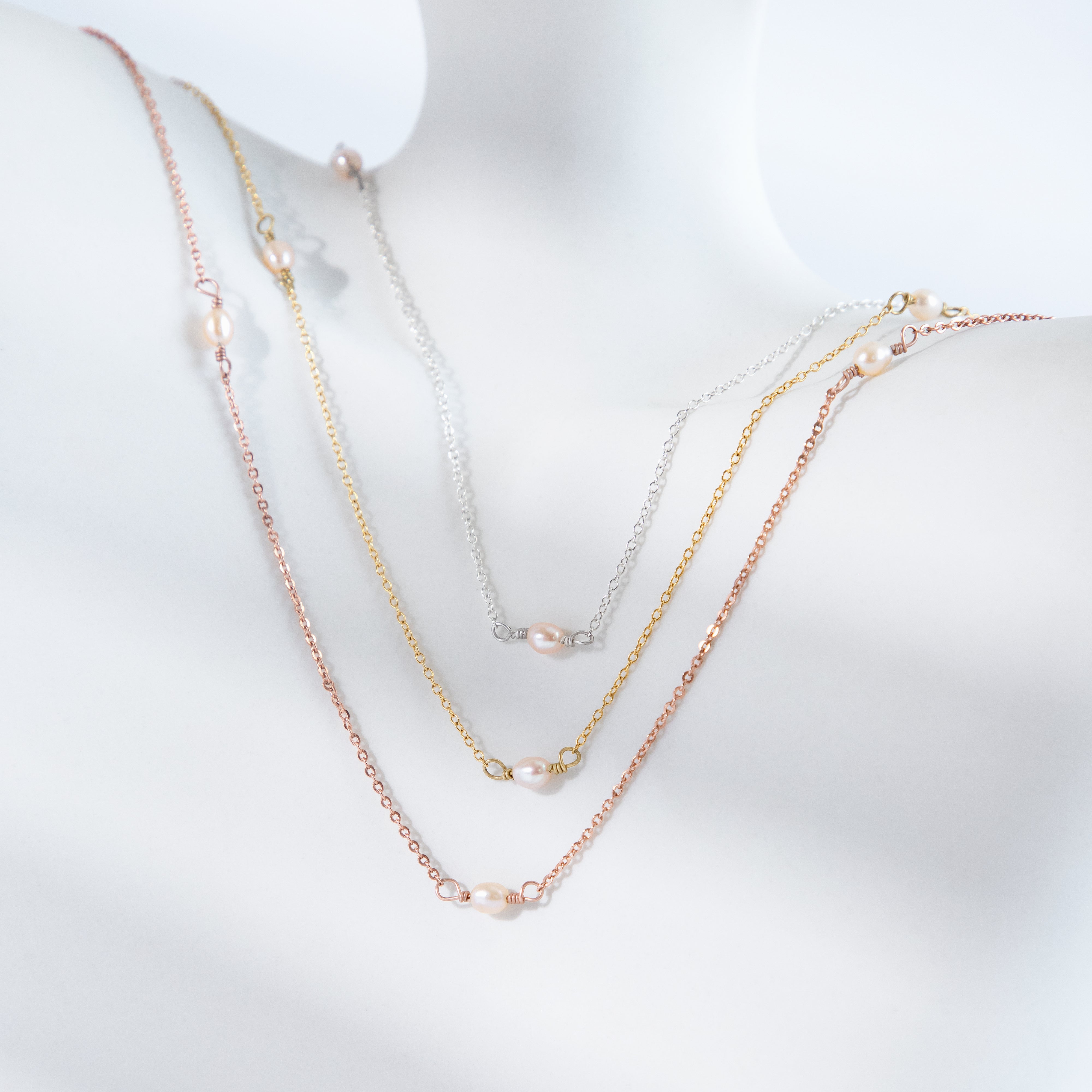 Peach Freshwater Pearl Necklace – Elegant Minimalist Choker