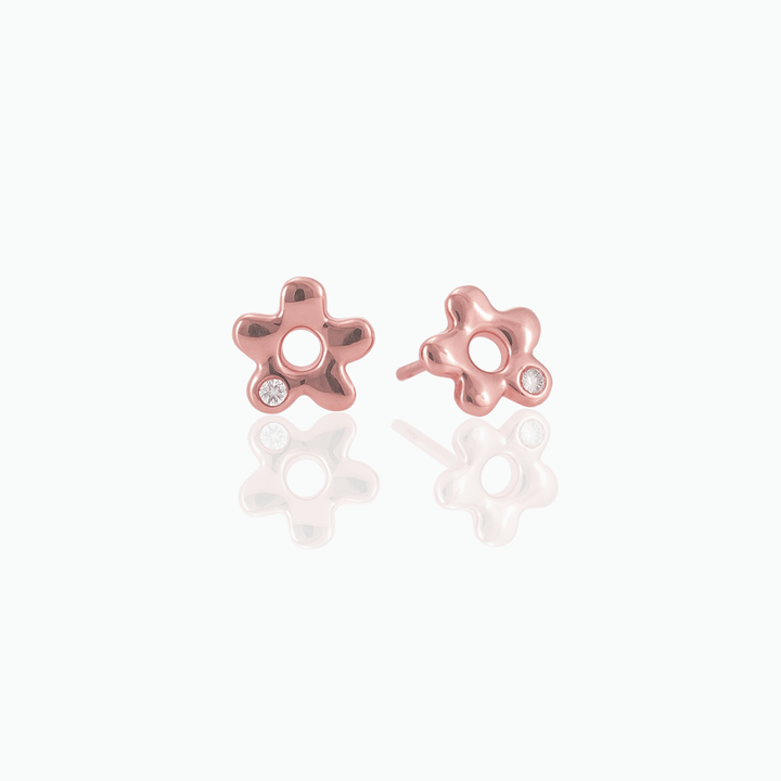 Dainty Daisy Stud Earrings- S063