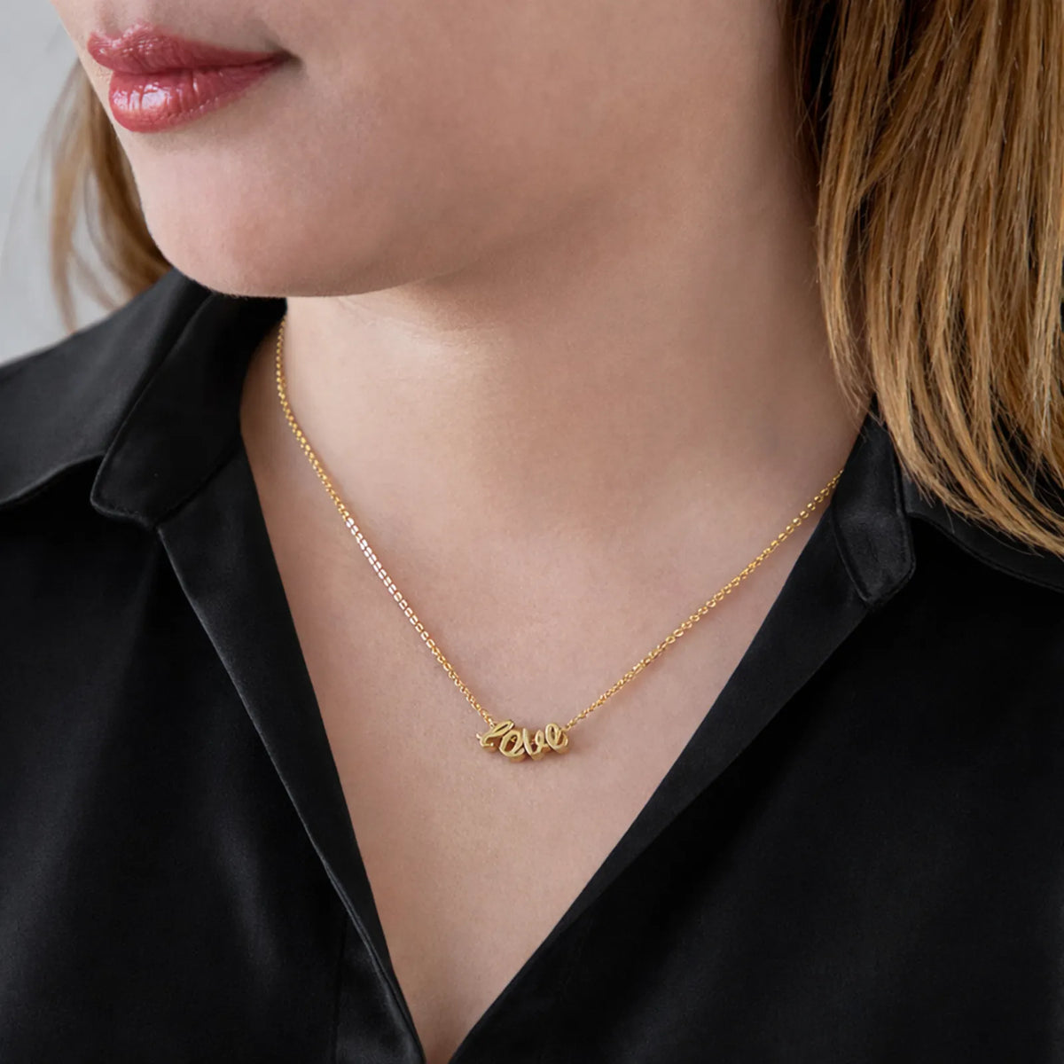 Cursive Name Necklace – Personalized Minimalist Jewelry